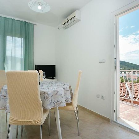 Appartement Apartman Paula 1 à Vinišće Extérieur photo