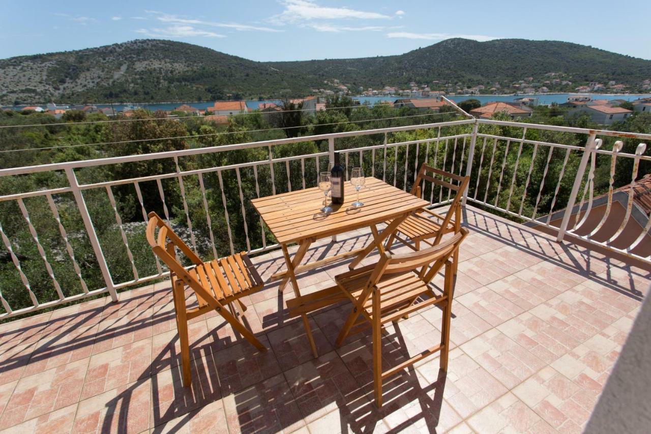 Appartement Apartman Paula 1 à Vinišće Extérieur photo