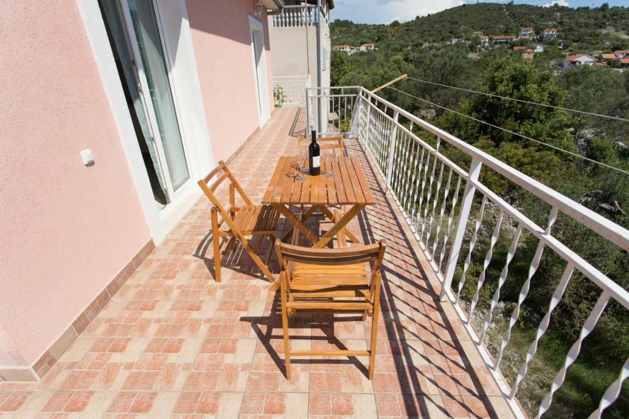 Appartement Apartman Paula 1 à Vinišće Extérieur photo