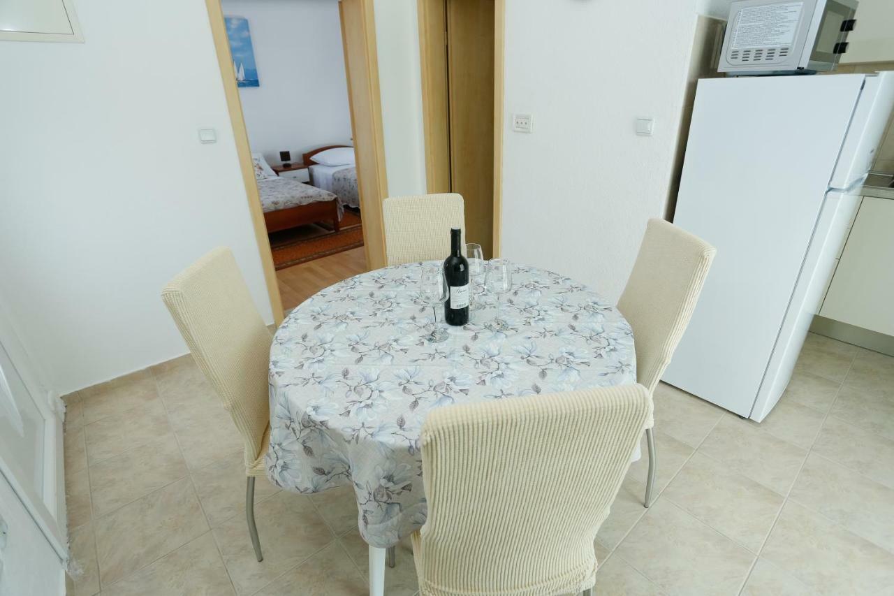 Appartement Apartman Paula 1 à Vinišće Extérieur photo