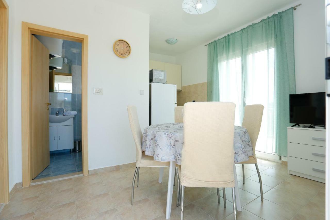 Appartement Apartman Paula 1 à Vinišće Extérieur photo
