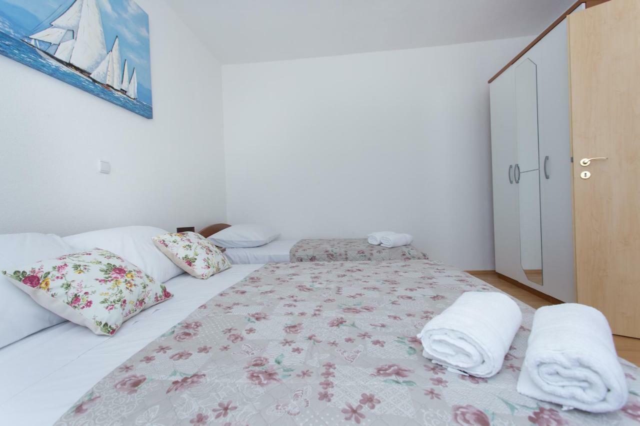 Appartement Apartman Paula 1 à Vinišće Extérieur photo